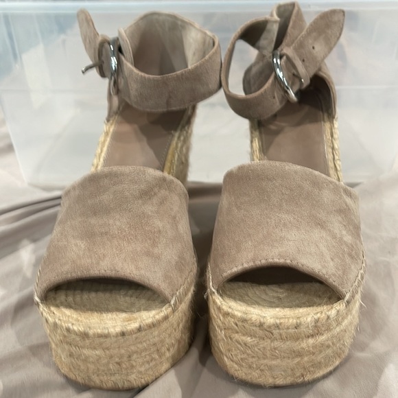 Marc Fisher platform sandals - Picture 2 of 6